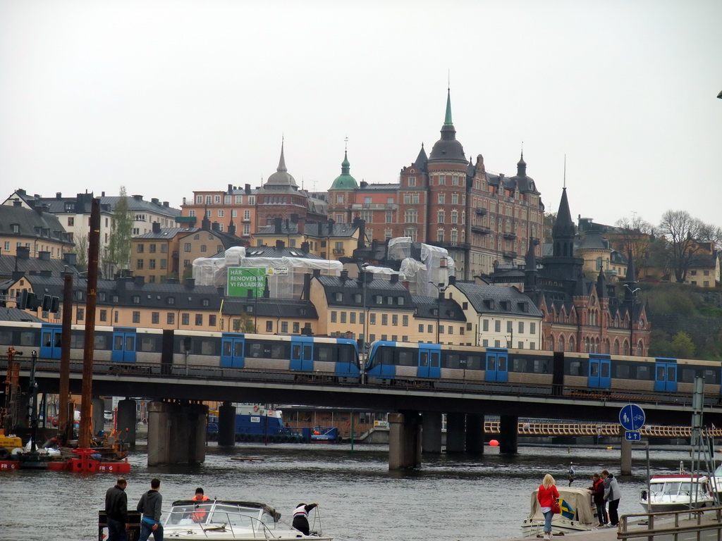 Subway and buildings in the Södermalm neighborhood, from Mälartorget square