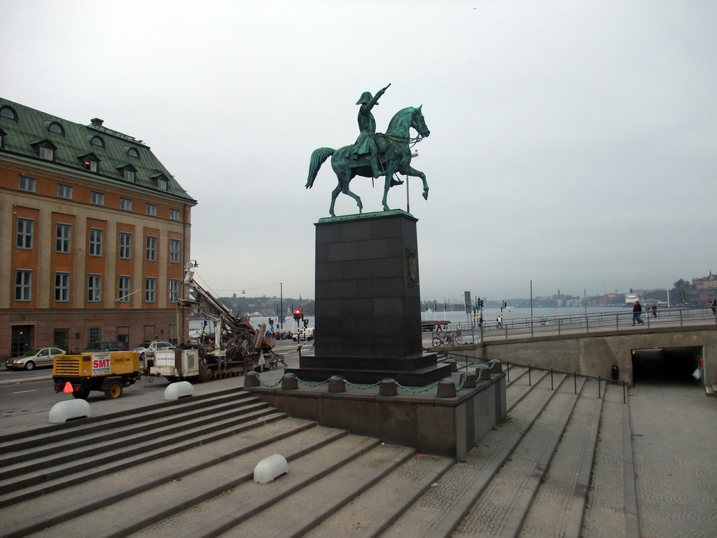 Slussplan street with a statue of Charles XIV John and the Räntmästarhuset