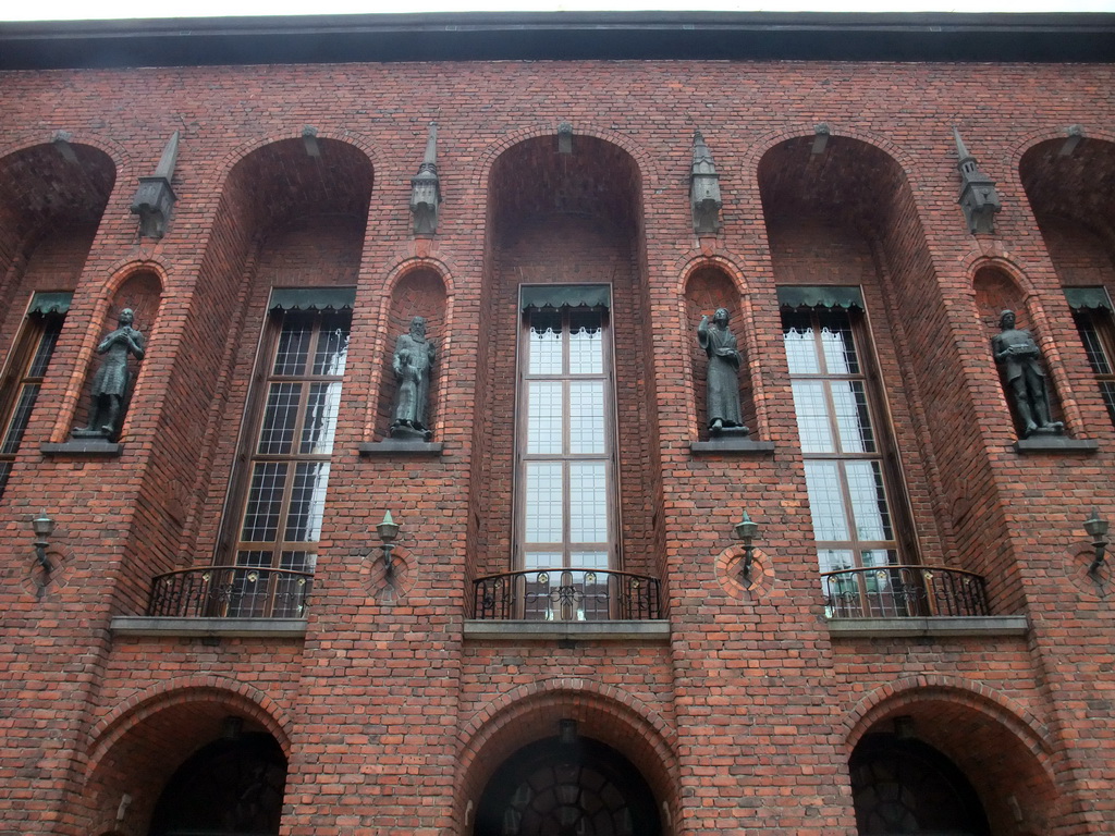 Wall with statues at the Borgargarden courtyard of the Stockholm City Hall