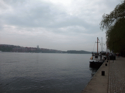 Boats in the Riddarfjärden bay, at the Norr Mälarstrand street