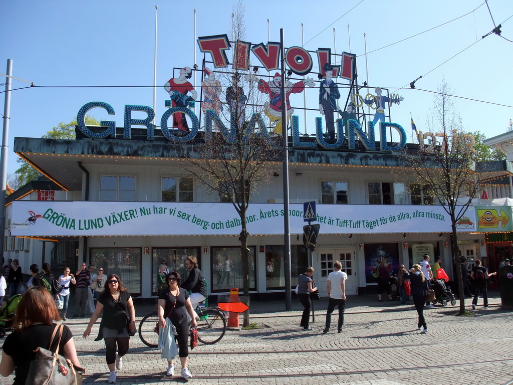 Miaomiao at the entrance of the Tivoli Gröna Lund amusement park