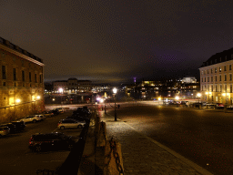 East side of the Slottsbacken square and the Skeppsbron street, by night