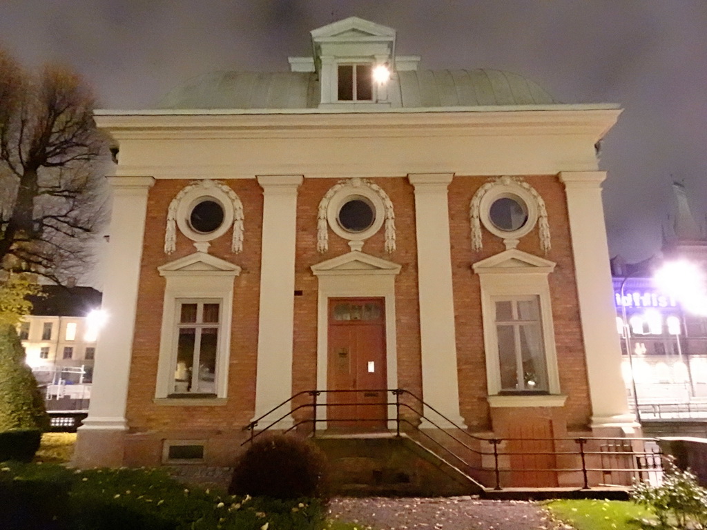 Building at the west side of the Garden of the Riddarhuset building, by night