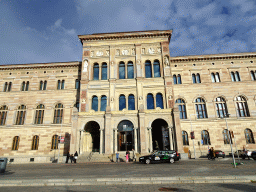 Front of the Nationalmuseum at the Södra Blasieholmshamnen street