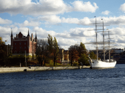 Boat in the Stockholms Ström river and the Admiralty House, viewed from the Södra Blasieholmshamnen street