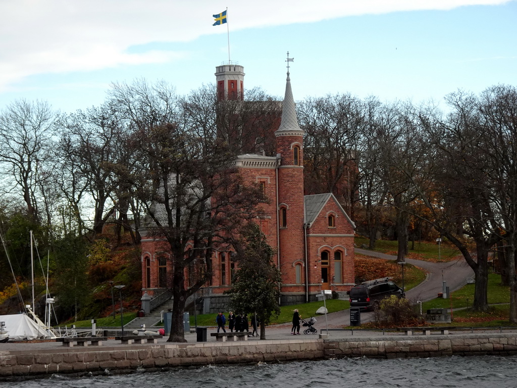 The Kastellholmsbron bridge and the Kastellholmen island with the Skridskopaviljongen building and the Citadel, viewed from the Skeppsholmen island