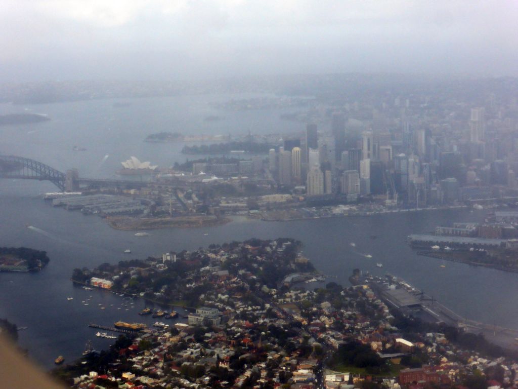 Darling Harbour, White Bay, Walsh Bay, the Sydney Harbour Bridge, the Sydney Opera House and skyscrapers in the city center, viewed from the airplane from Cairns