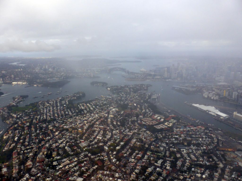 Mort Bay, Goat Island, Darling Harbour, White Bay, Walsh Bay, the Sydney Harbour Bridge, the Sydney Opera House and skyscrapers in the city center, viewed from the airplane from Cairns