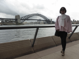 Miaomiao at the Circular Quay E street, with a view on the Sydney Cove and the Sydney Harbour Bridge