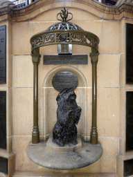 The `Islay` Talking Dog Fountain at the crossing of Druitt Street and York Street