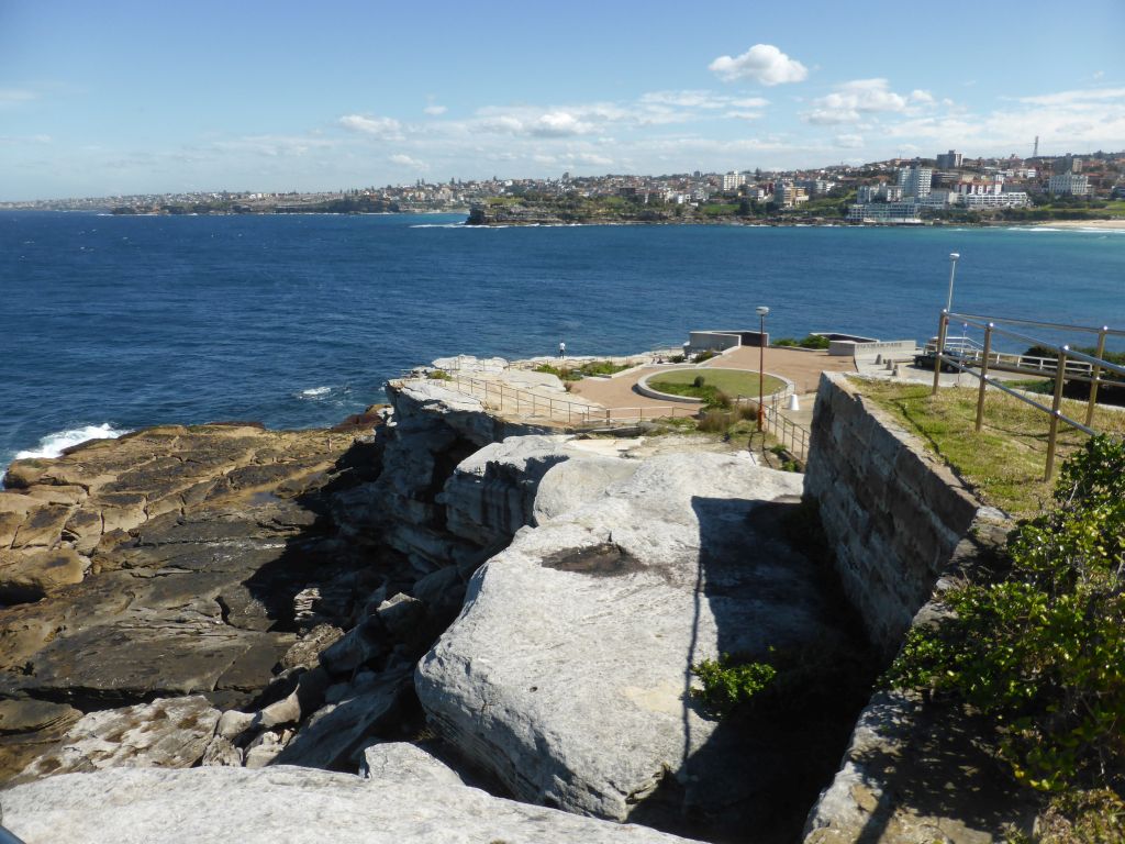 The Sam Fiszman Park, the North Bondi Rocks and the southwest side of Bondi Beach, viewed from the Brighton Boulevard viewing point