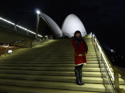 Miaomiao at the staircase at the southeast side of the Sydney Opera House, by night