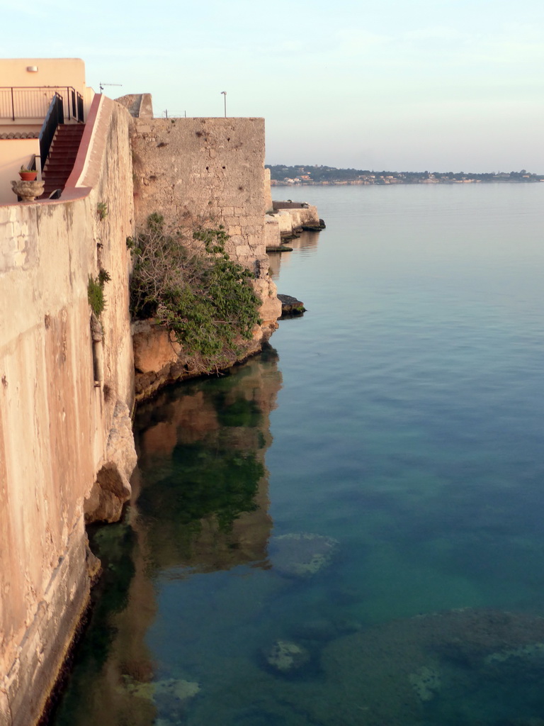 The southwest coastline of Ortygia, viewed from the Lungomare Alfeo street