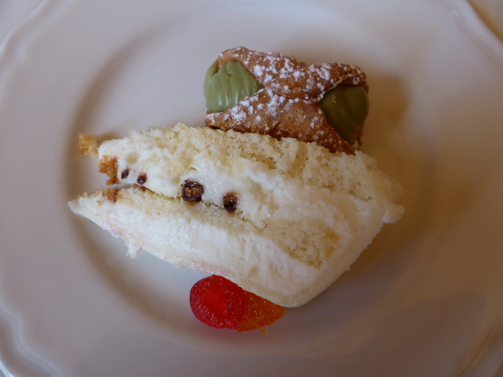 Lunch at the Hotel Villamare at the village of Fontane Bianche