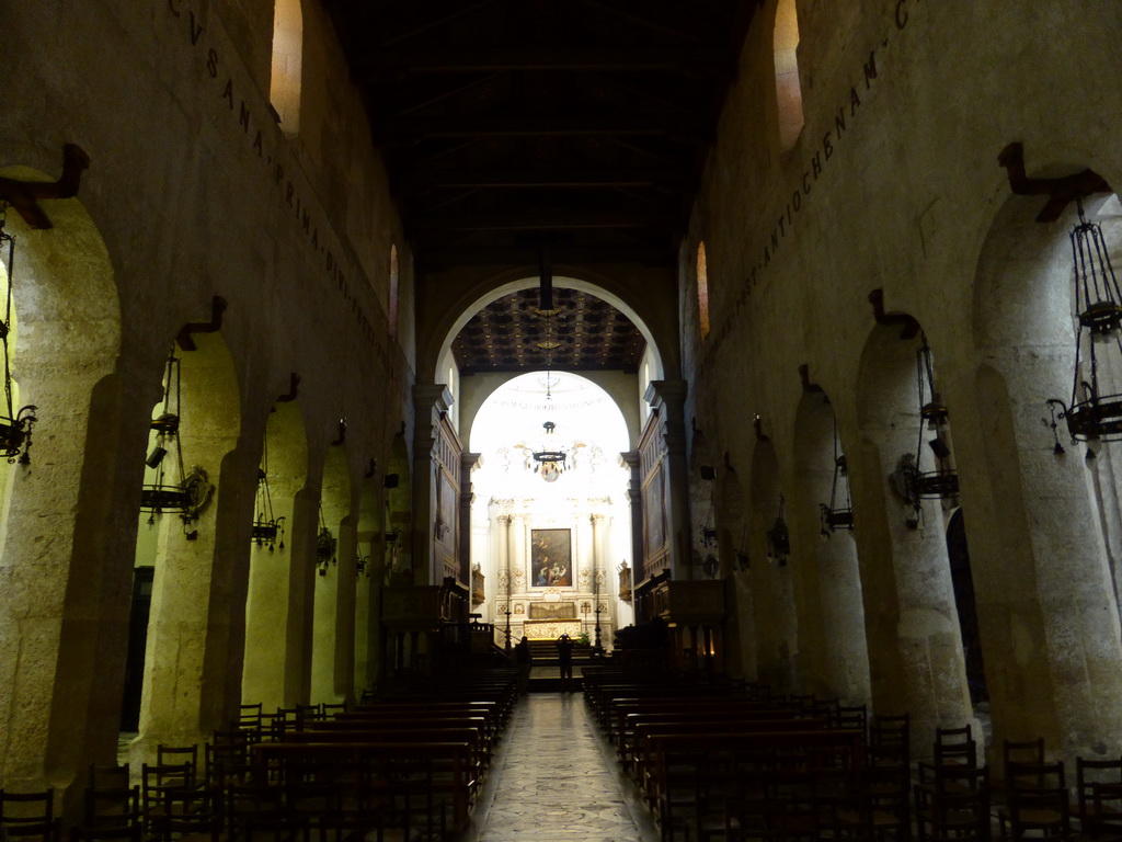 Nave, apse and altar of the Duomo di Siracusa cathedral