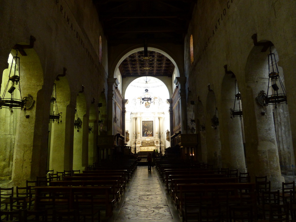 Nave, apse and altar of the Duomo di Siracusa cathedral
