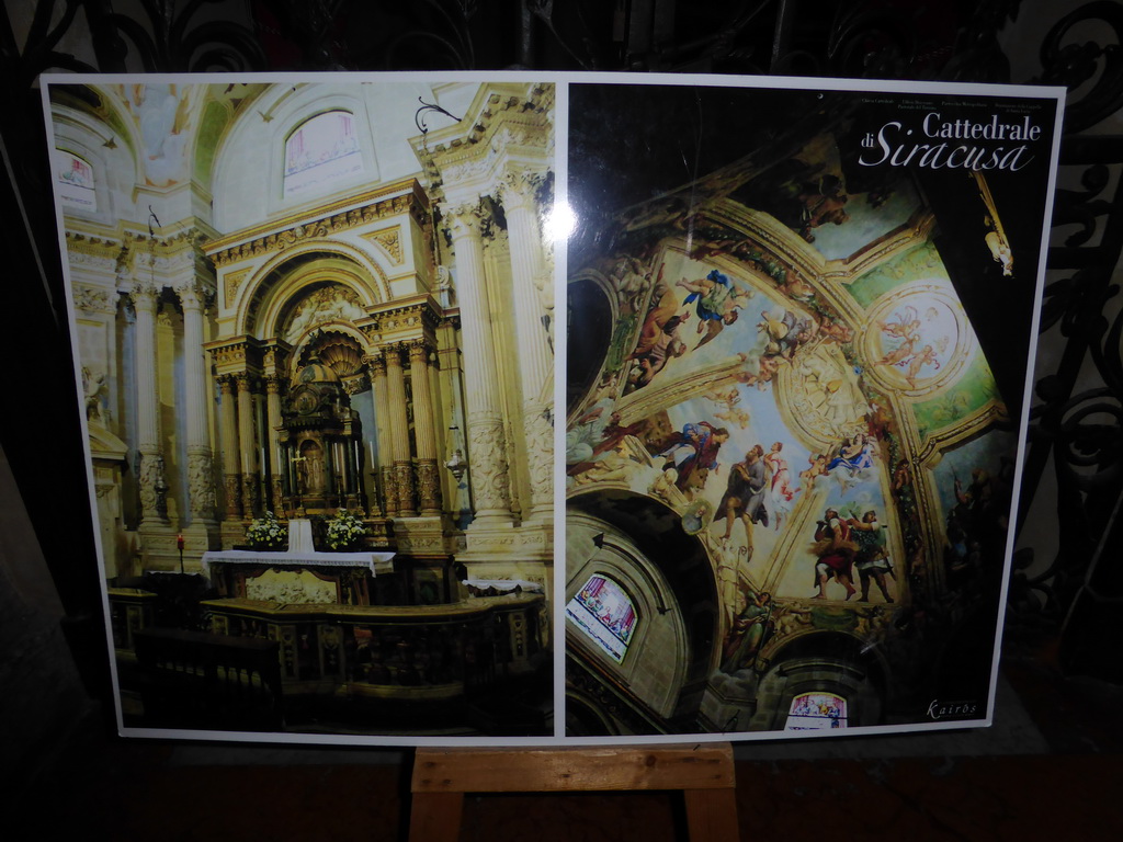 Photos of the Cappella del Sacramento chapel at the right aisle of the Duomo di Siracusa cathedral