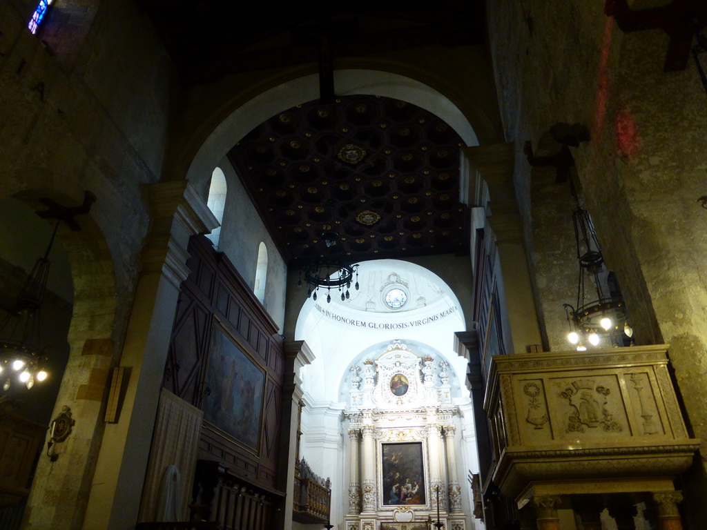Pulpit, choir, apse and altar of the Duomo di Siracusa cathedral