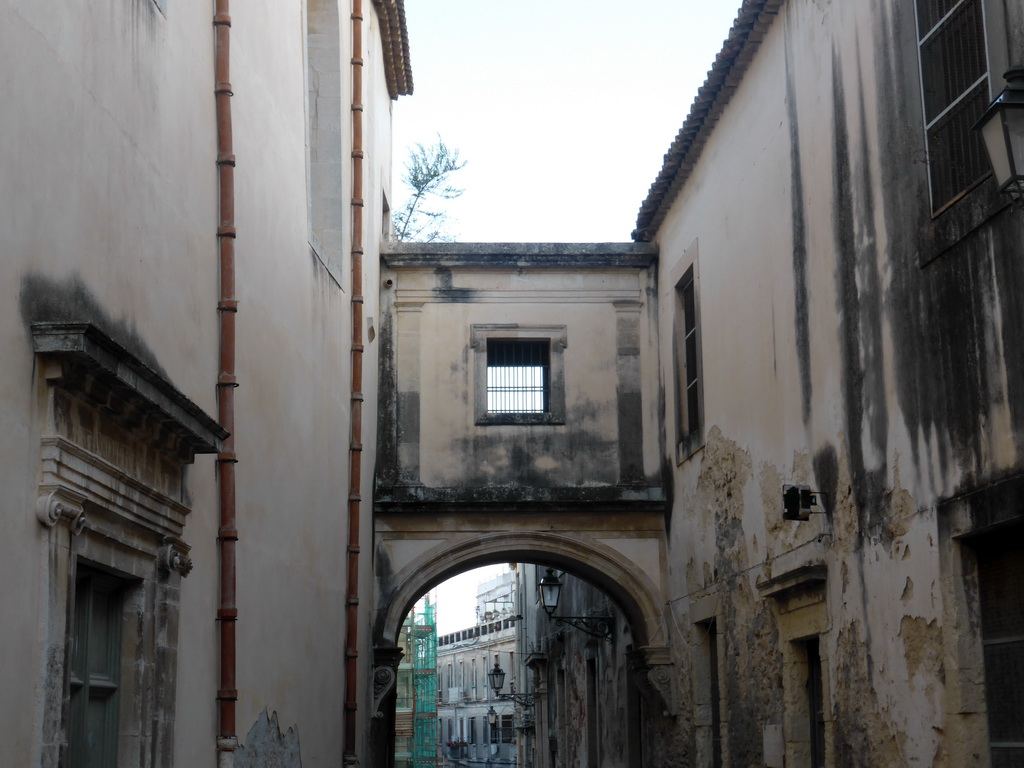 Small bridge over the Via delle Virgini street