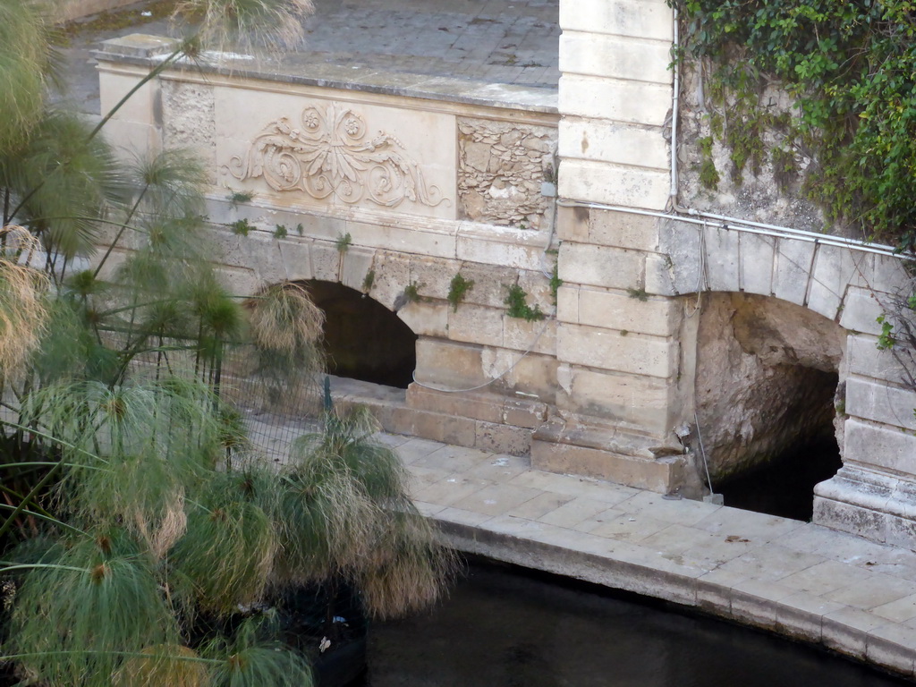 Caves at the Fonte Aretusa fountain