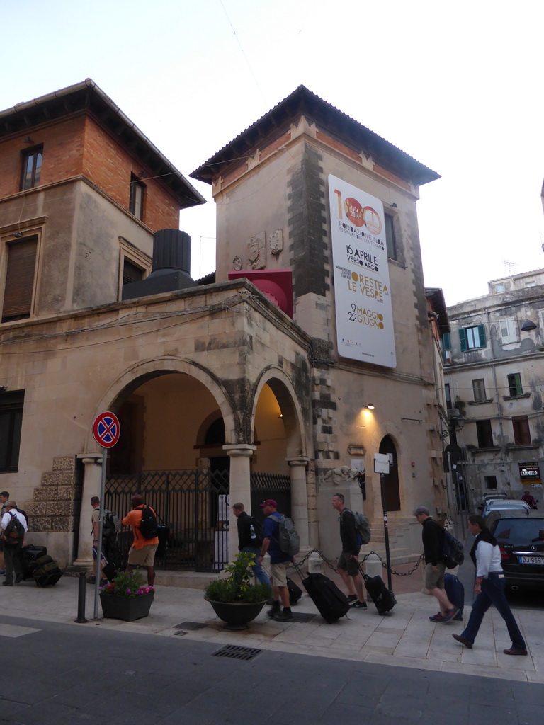 Building at the crossing of the Corso Giacomo Matteotti street and the Via Mario Tommaso Gargallo street