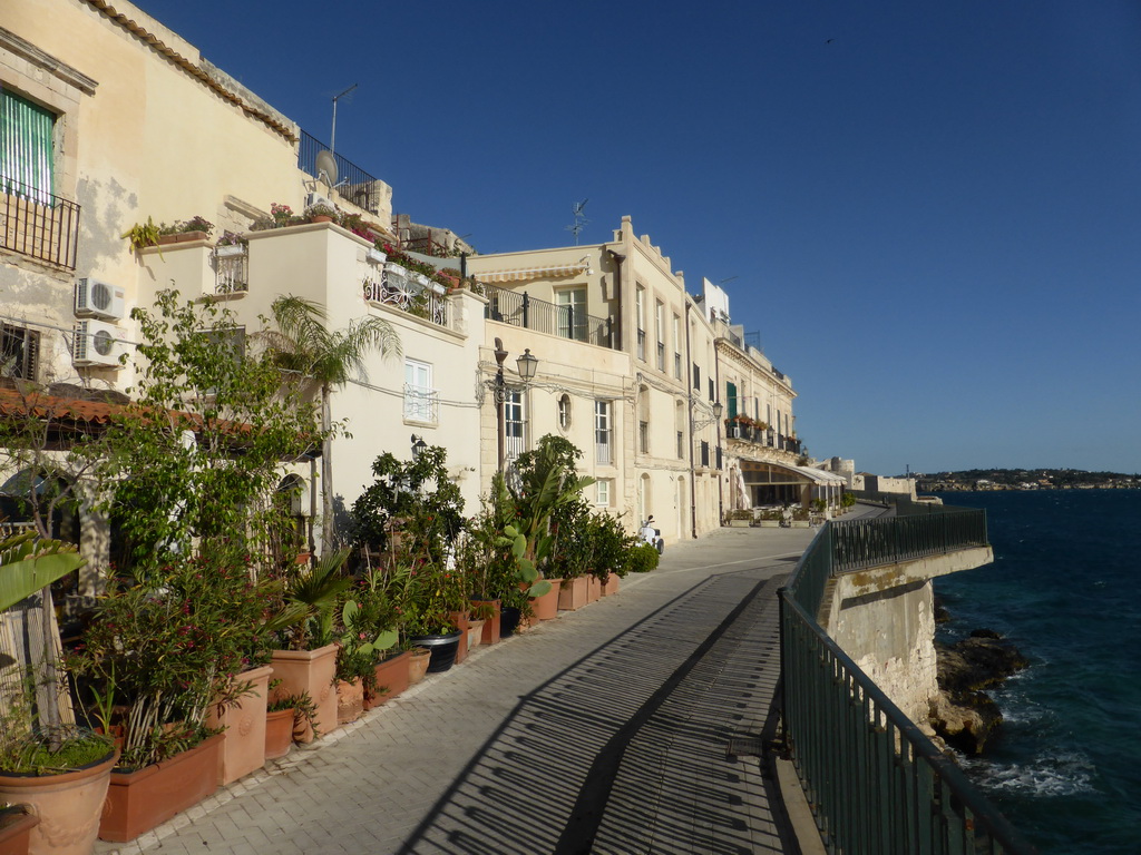 The Lungomare Alfeo street and the Castello Maniace castle