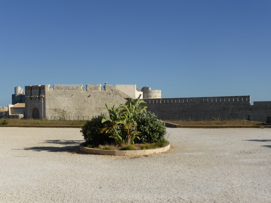 Square in front of the Castello Maniace castle