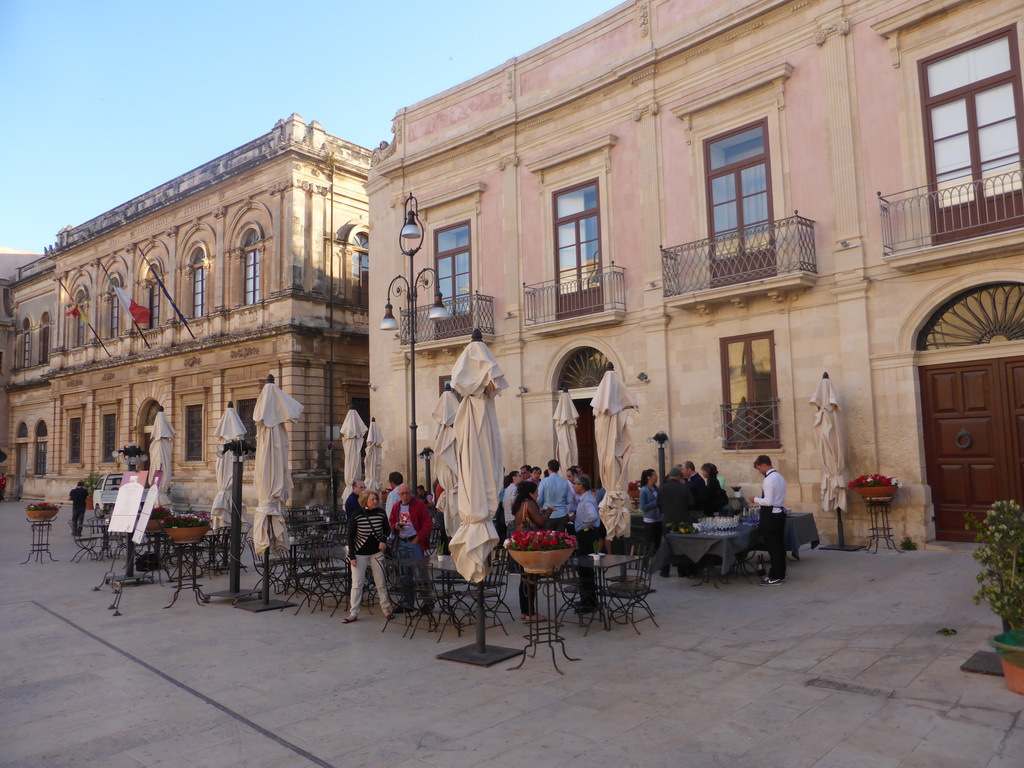 Course participants at the Wine and Cheese event at the Caffè la Piazza restaurant at the Piazza Duomo square