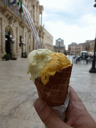 Icecream and the Piazza Duomo square