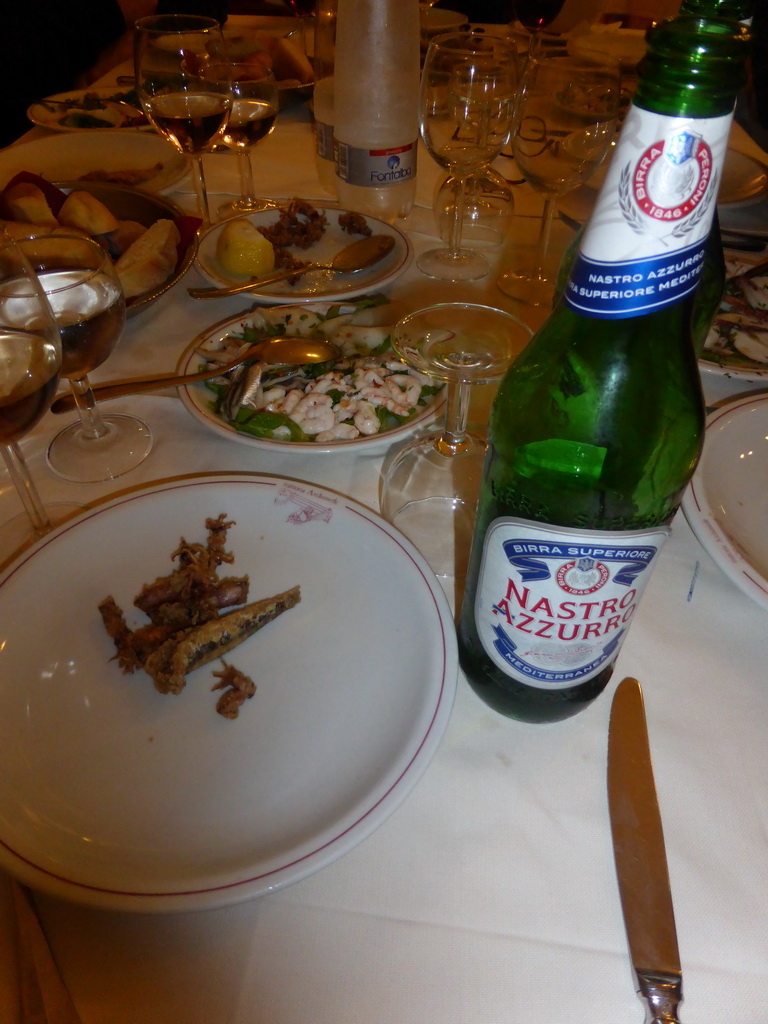 Dinner and Nostro Azzurro beer at the Trattoria Archimede restaurant at the Via Mario Gemmellaro street