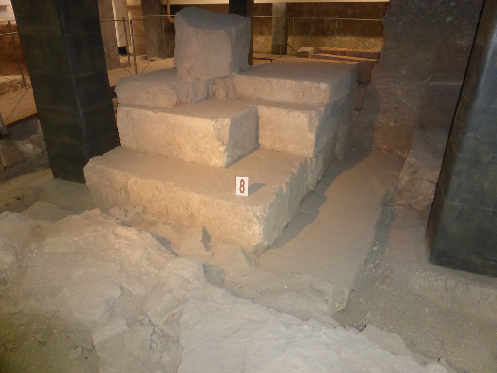 Row of blocks resting directly on the foundation at the Tempio Ionico temple