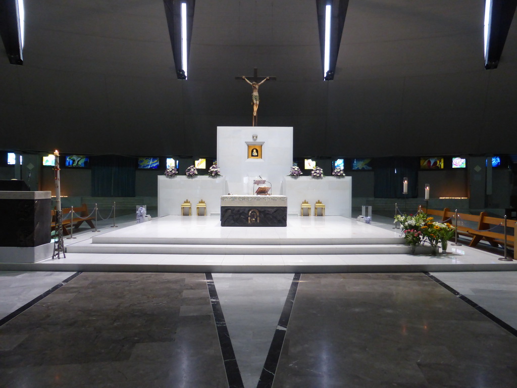 Apse and altar of the Santuario della Madonna delle Lacrime church