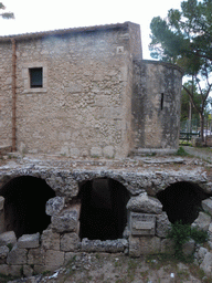 Southeast side of the Chiesa San Nicolò ai Cordari church and the Roman swimming pool at the Parco Archeologico della Neapolis park