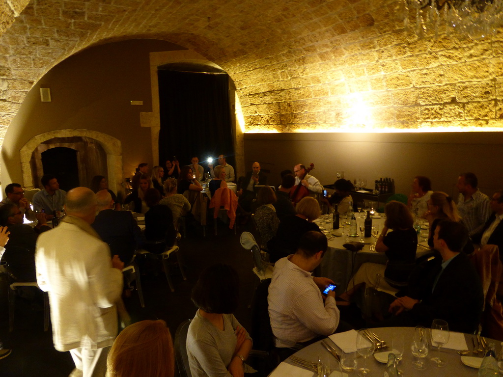 Course participants making music at the Ristorante Regia Lucia restaurant at the Piazza Duomo square