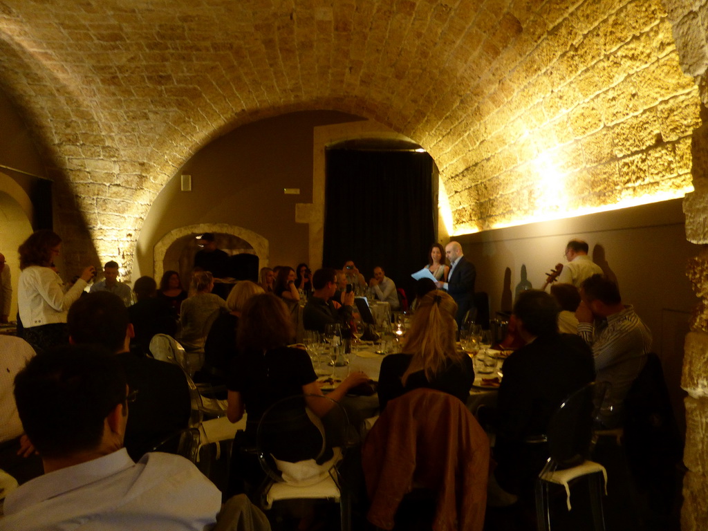 Course participants making music at the Ristorante Regia Lucia restaurant at the Piazza Duomo square