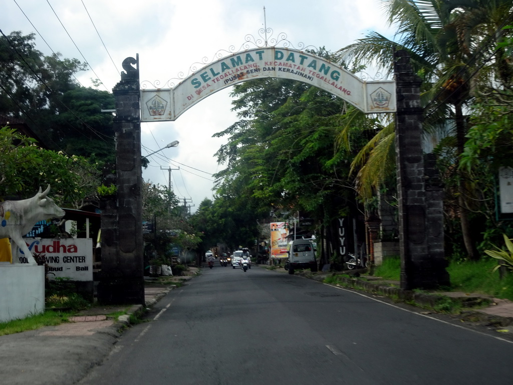 Entrance gate to Tegalalang, viewed from the taxi from Ubud