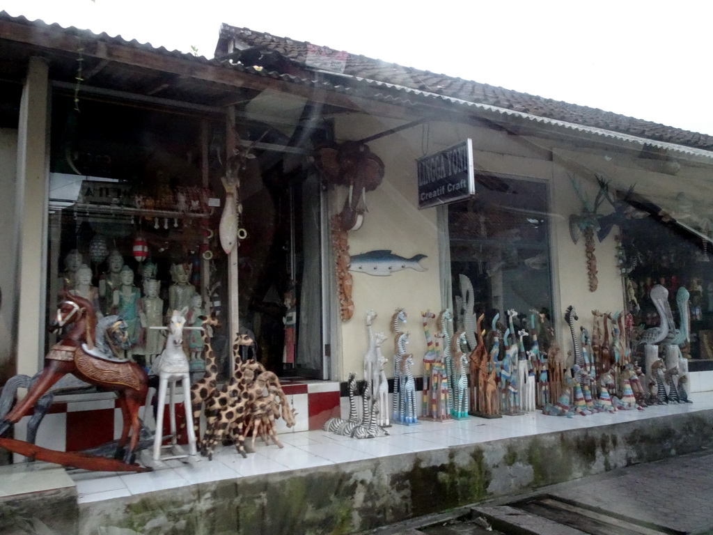 Sculpture shop at the Jalan Raya Gentong street, viewed from the taxi