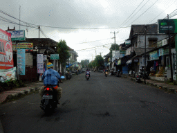 The Jalan Raya Tegalalang street, viewed from the taxi