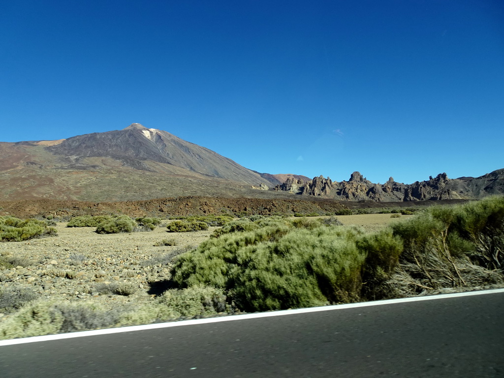 Mount Teide and the Roques de García rocks, viewed from the rental car on the TF-21 road on the south side of the Teide National Park