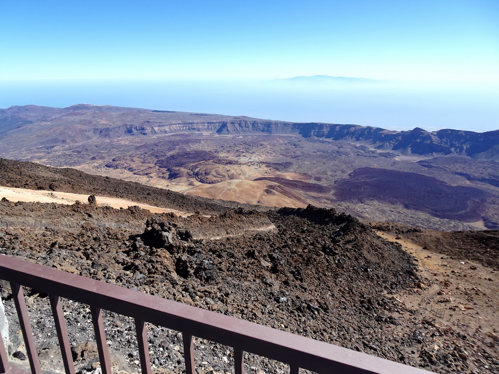 The east side of the Cañadas del Teide crater and the island of Gran Canaria, viewed from the La Rambleta viewpoint