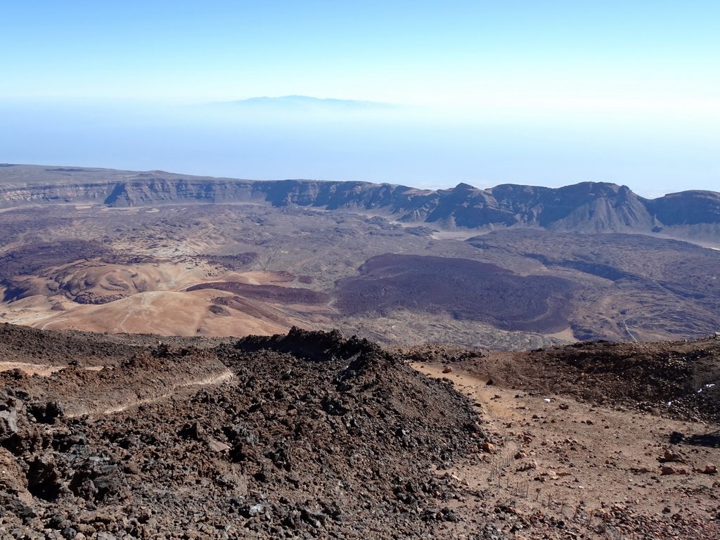 The east side of the Cañadas del Teide crater and the island of Gran Canaria, viewed from the La Rambleta viewpoint