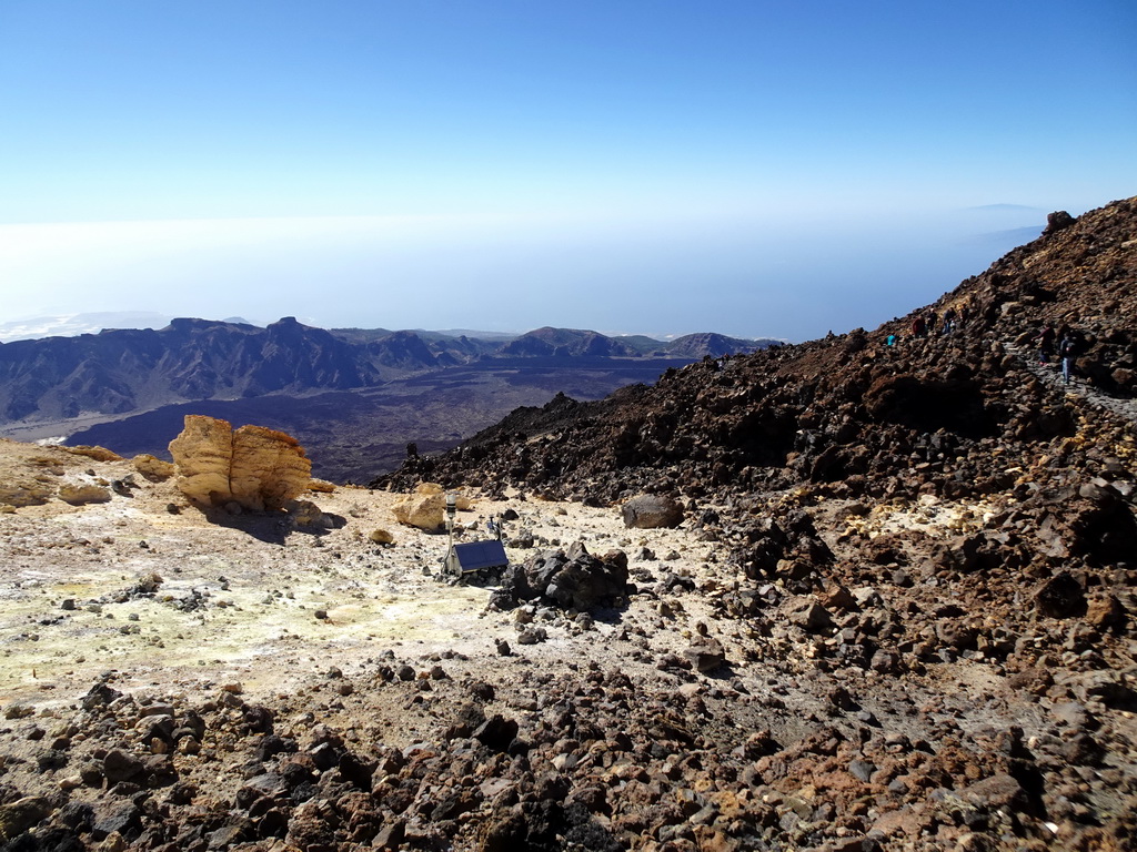 The southwest side of the Cañadas del Teide crater, viewed from trail nr. 12 from the La Rambleta viewpoint to the Pico Viejo viewpoint