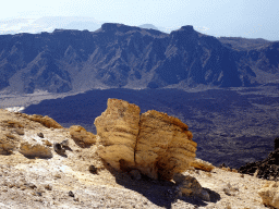 Rock and the southwest side of the Cañadas del Teide crater, viewed from trail nr. 12 from the La Rambleta viewpoint to the Pico Viejo viewpoint