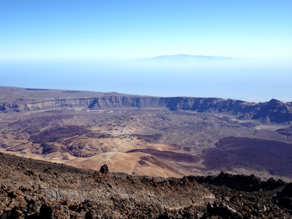 The east side of the Cañadas del Teide crater and the island of Gran Canaria, viewed from the La Rambleta viewpoint