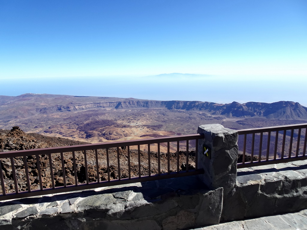 The east side of the Cañadas del Teide crater and the island of Gran Canaria, viewed from the La Rambleta viewpoint