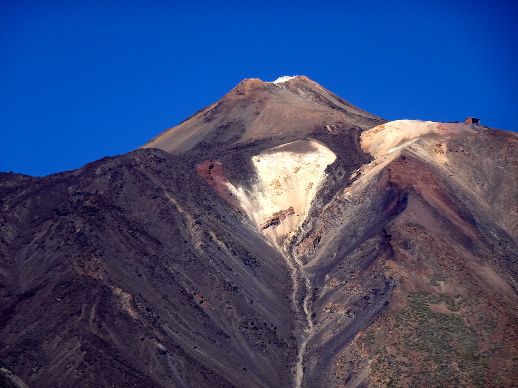 The Pico del Teide peak and the Teide Cable Car upper station, viewed from the Boca Tauce viewpoint