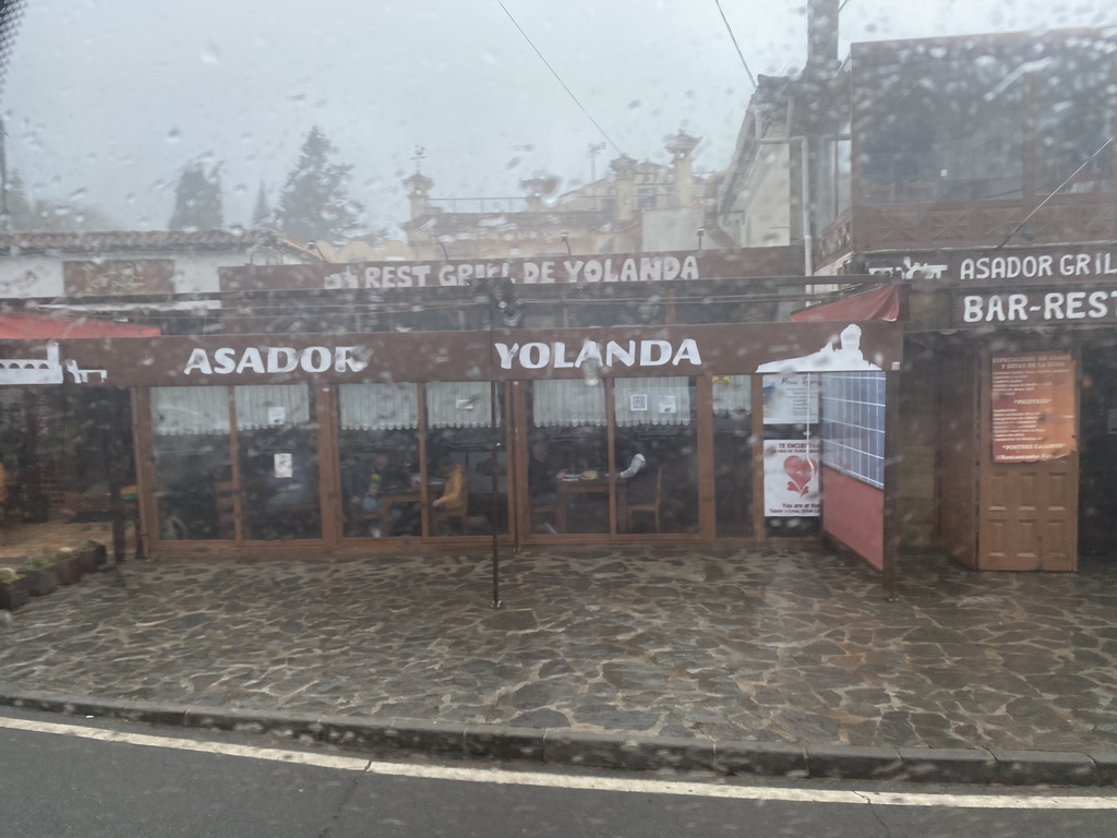 Front of the Restaurante Asador Grill de Yolanda at the town of Cruz de Tejeda, viewed from the tour bus on the GC-15 road