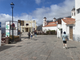 Miaomiao at the Calle Dr. Domingo Hernández Guerra street, the Plaza Mirador del Ayuntamiento square and the Parroquia de Nuestra Señora del Socorro church