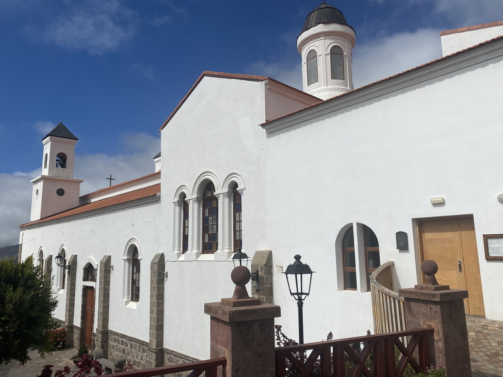 The south side of the Parroquia de Nuestra Señora del Socorro church, viewed from the Callejón Rincón de Néstor Álamo street