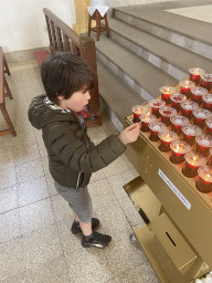 Max lighting a candle at the Parroquia de Nuestra Señora del Socorro church